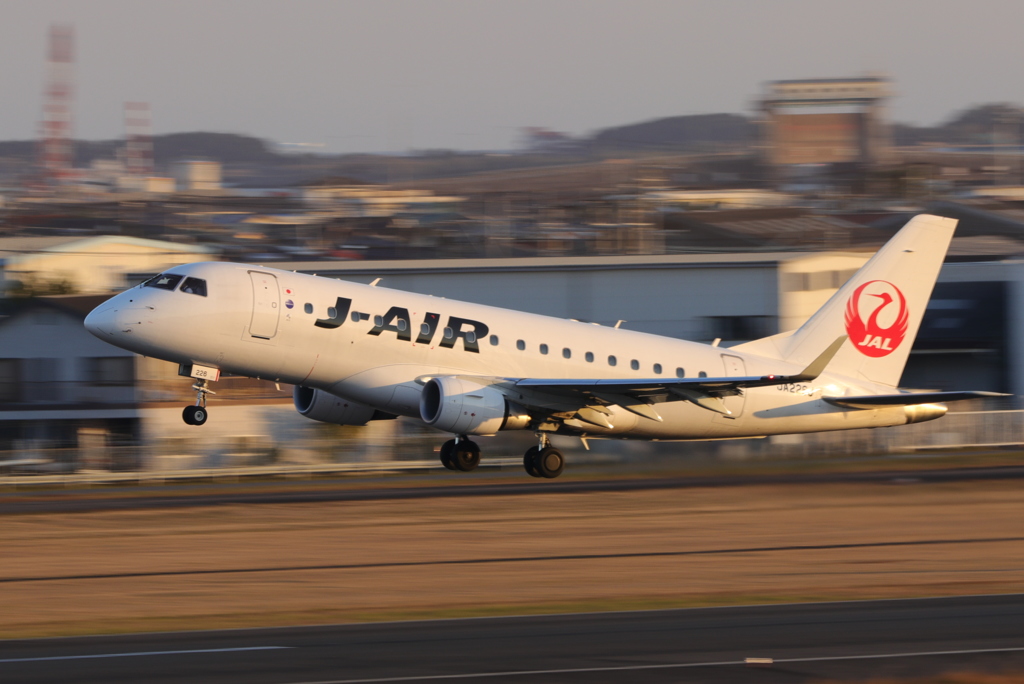 JAL E70