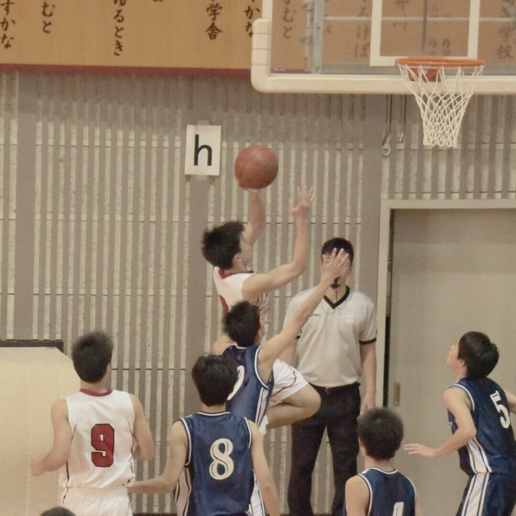 リングへ向かえ、相手より高く飛んでシュート