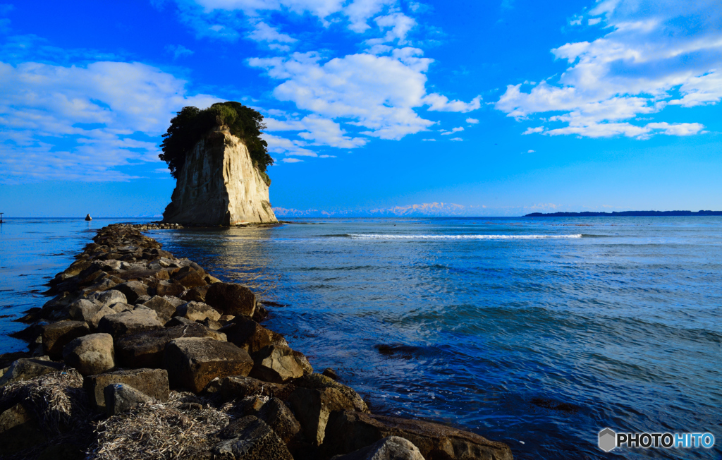 見附島と冬の立山連峰