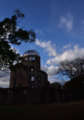 原爆ドーム～過去の記憶と未来への願い～