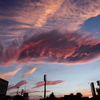 夕焼けに染まる怪しい雲