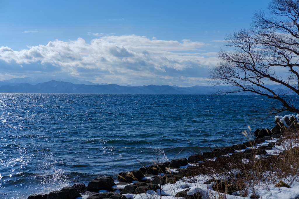 厳冬の湖