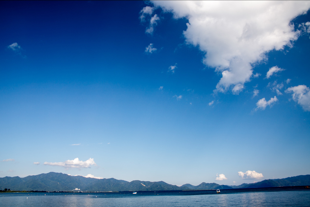 湖と秋の空