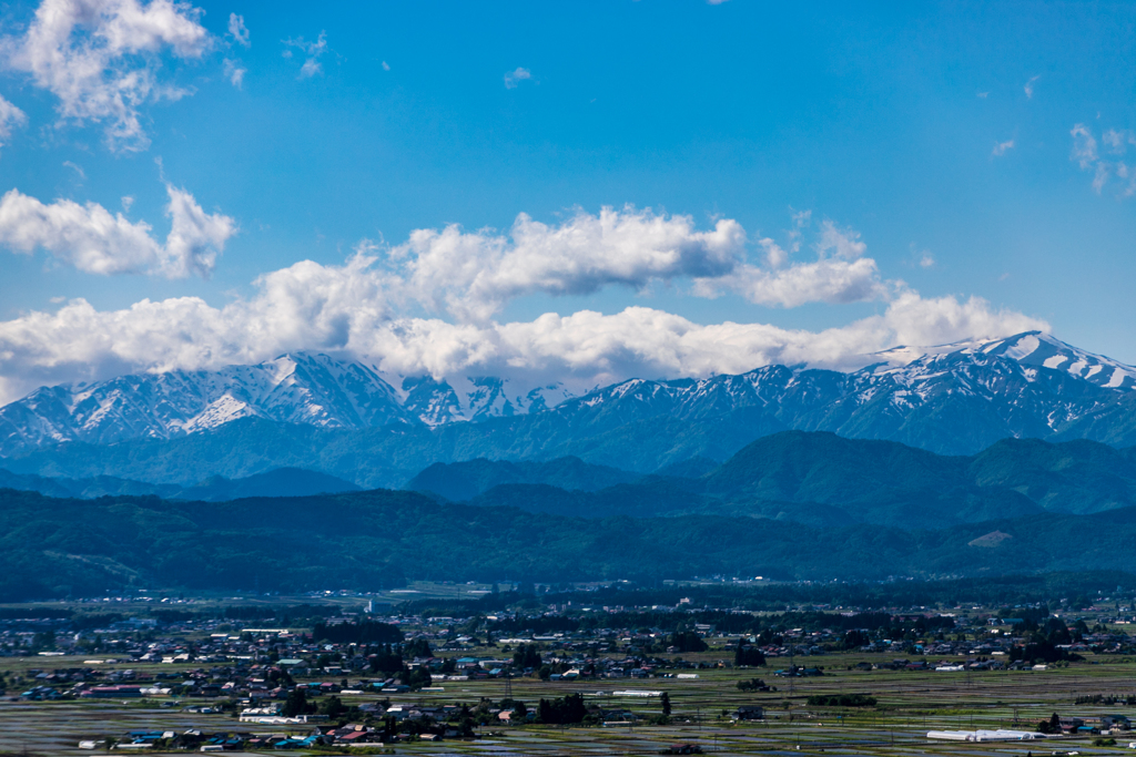 残雪の飯豊連峰