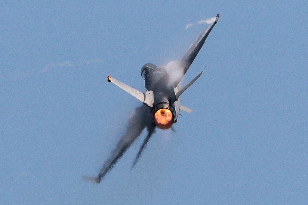Falcon maneuver！