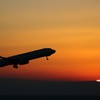 夕焼けと飛行機