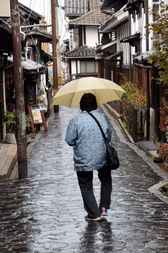 雨の路地