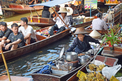 タイの水上マーケット