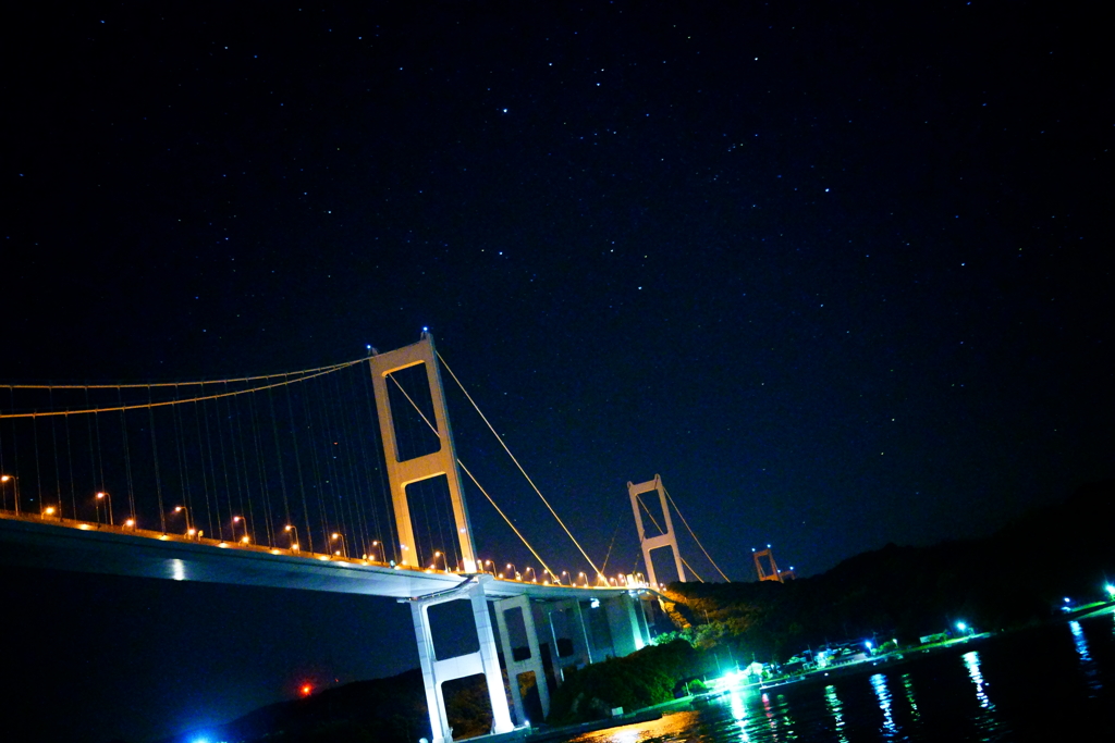 来島海峡大橋と星空