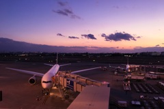 夕暮れの伊丹空港