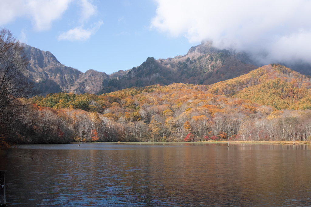 戸隠・鏡池の紅葉
