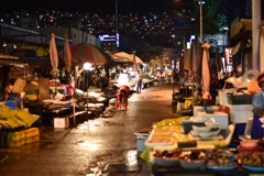 釜山市場の夜