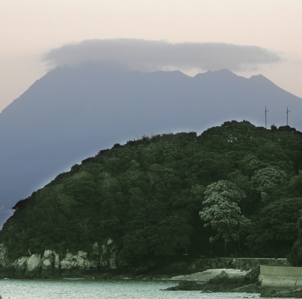 普賢岳の影