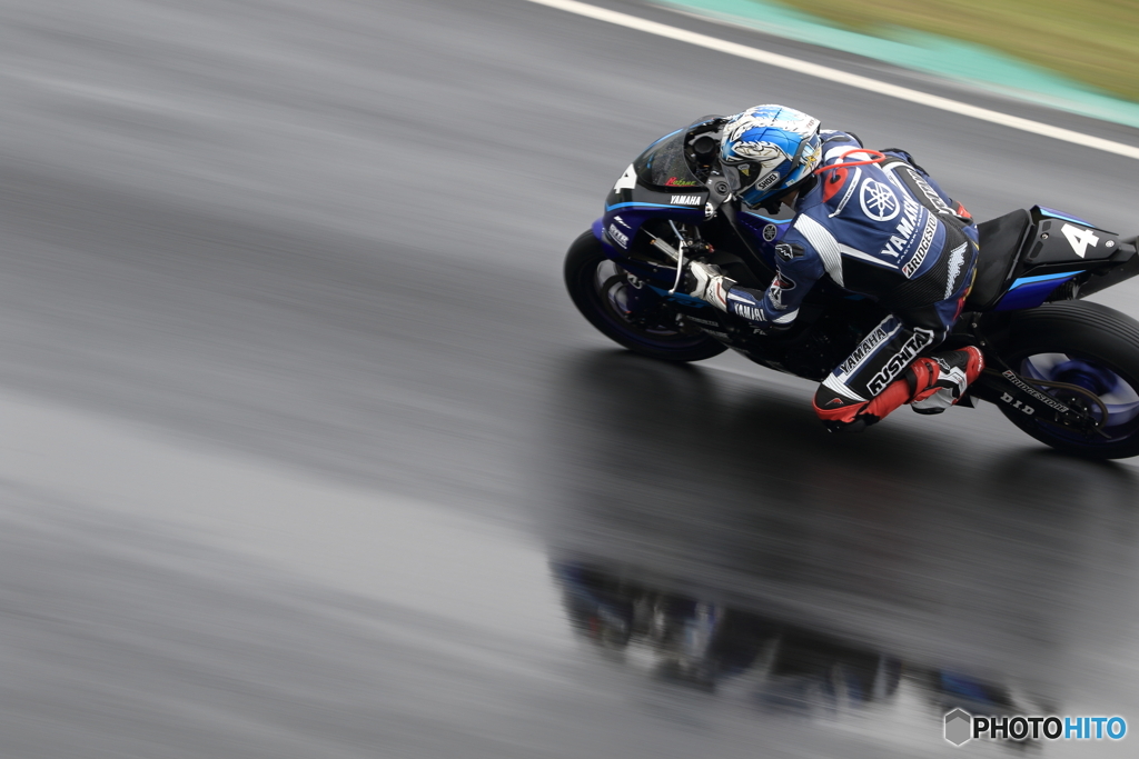 No4. YAMAHA FACTORY RACING TEAM 野左根選手