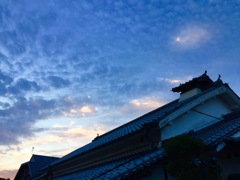 今日の写真 : 瓦屋根の家