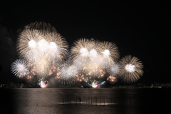 夜空を彩る