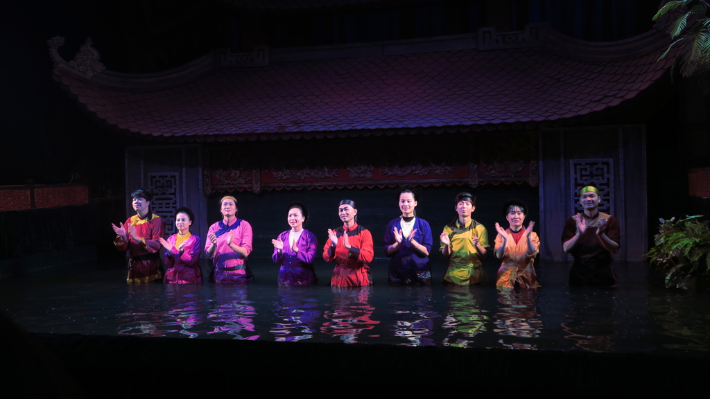 水上人形劇 団員