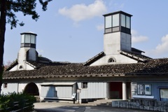 屋根石（やねいし）石を置いた屋根