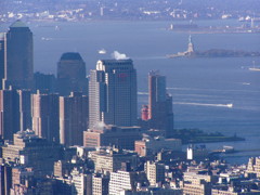 摩天楼から見た自由の女神