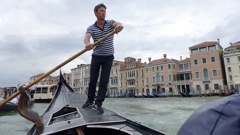 ゴンドラのイケメン船頭さん