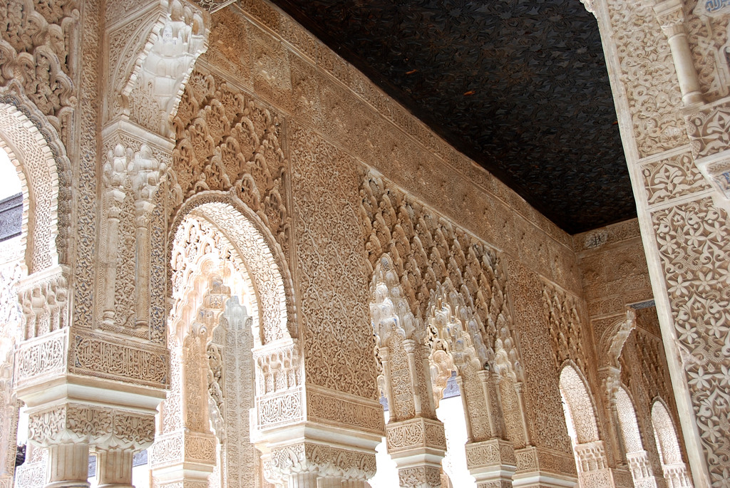 アルハンブラ宮殿　中庭の回廊