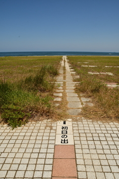 初日の出はこの方向から