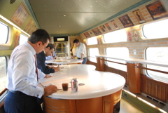 特急のラウンジ