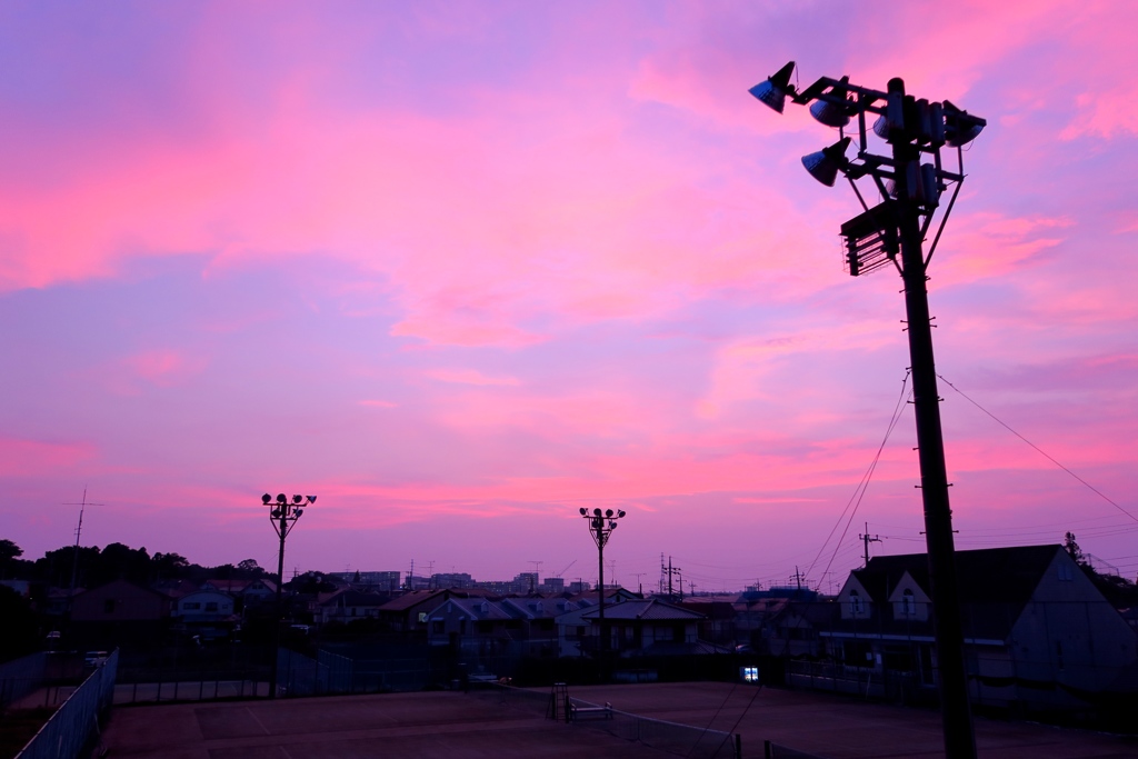 テニスコートの夕暮れ