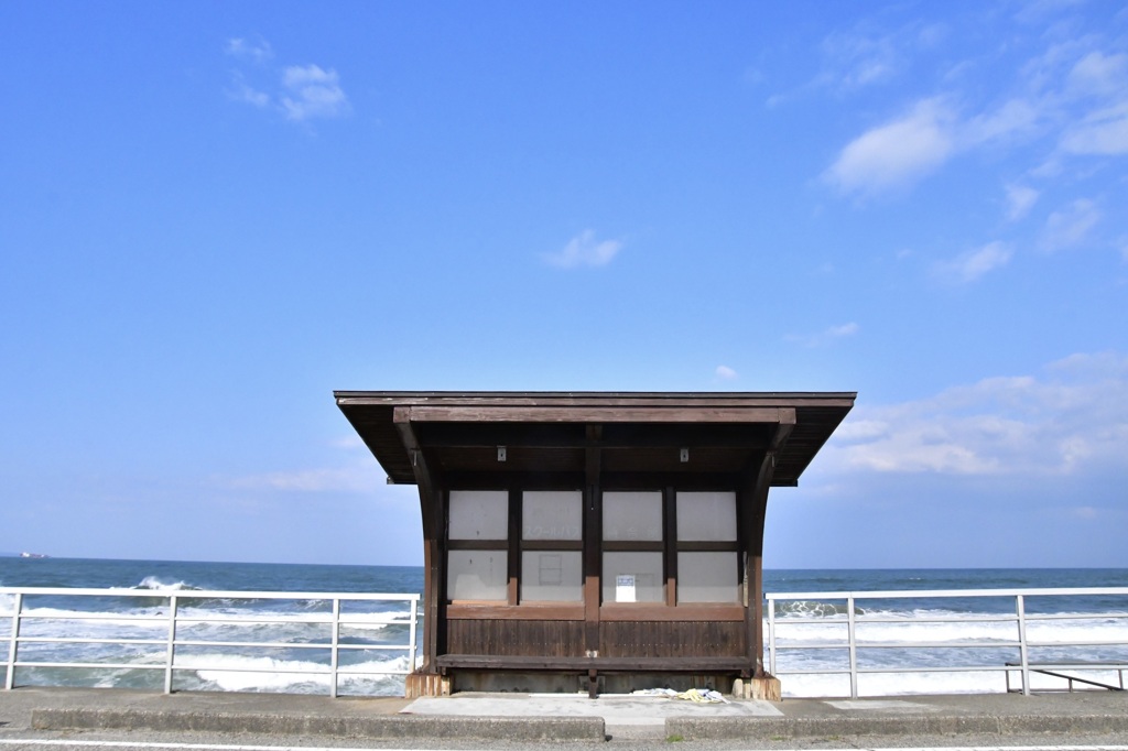 海辺のバス停