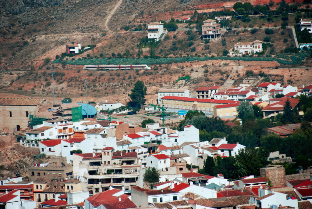 スペインの田舎町 エル・ブヘオと高速列車 AVE