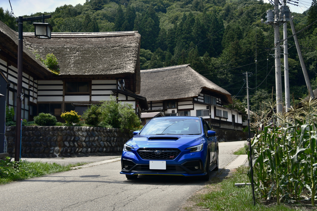 曲がり屋住宅の中で