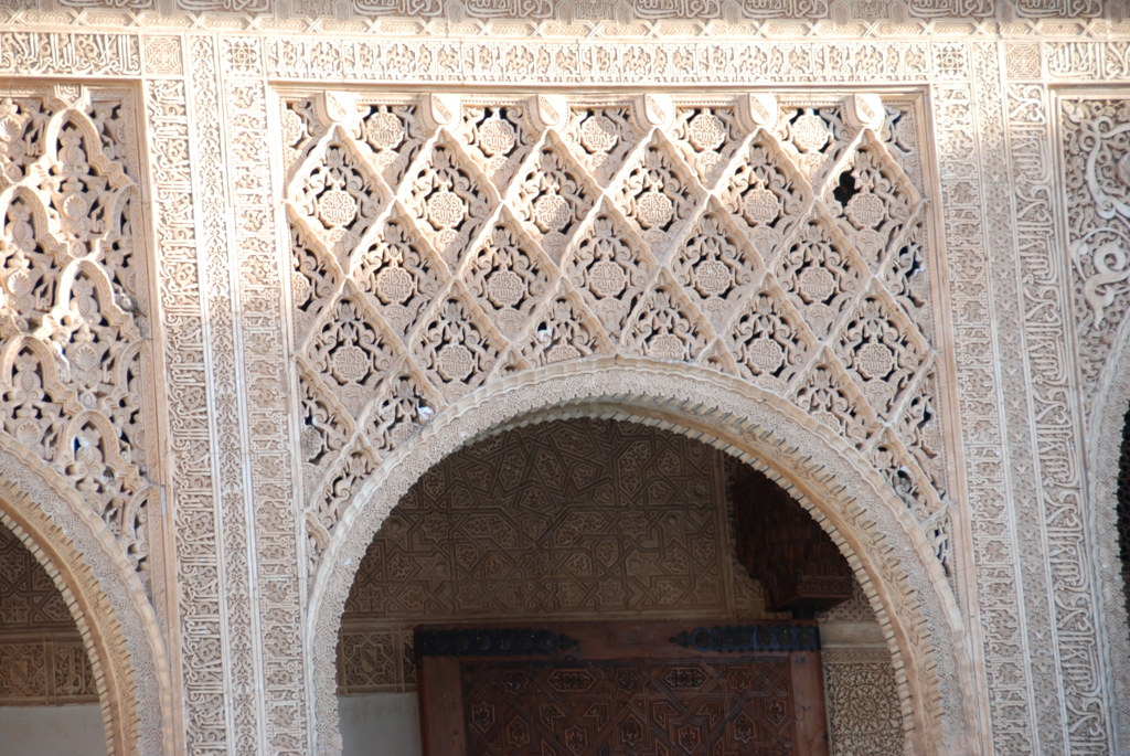 アルハンブラ宮殿の外壁の彫刻