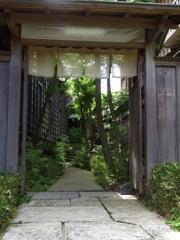 情緒あるレストランの入り口