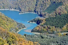 コバルトブルーの二居調整池