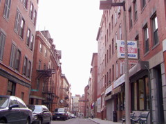 赤煉瓦が古い町を主張