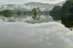 早朝の曽原湖