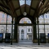ガラスの駅舎