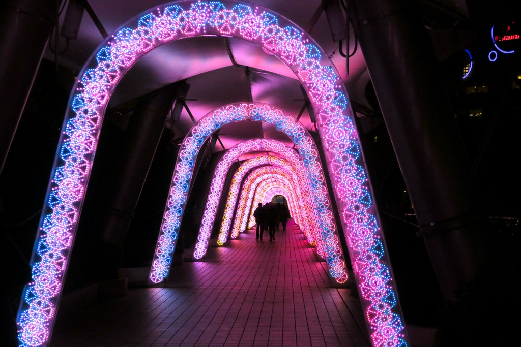 イルミネーションのトンネル