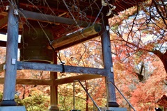 紅葉の梵鐘