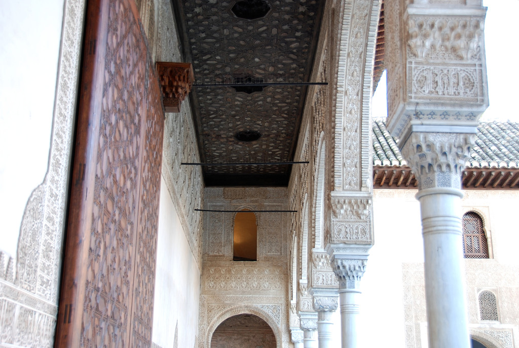 アルハンブラ宮殿　　回廊の彫刻