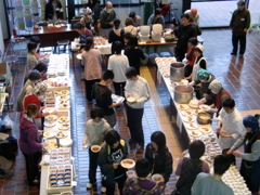 震災三週間後の避難者に炊き出し