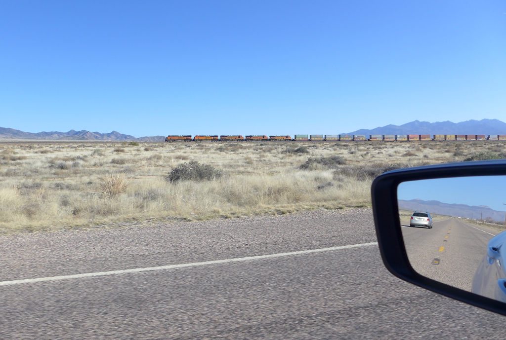 原野を走る大陸横断鉄道