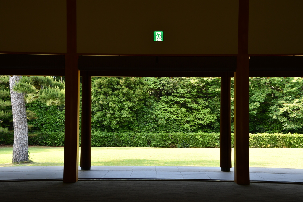 部屋の外