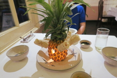 パイナップルのキャンドラと揚げ春巻き