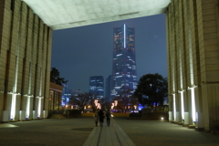 横浜夜散歩～都会で見つけた額縁構図