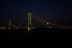 月と明石海峡大橋