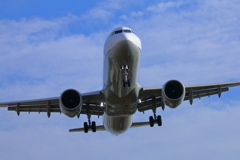 この大空に翼をひろげ～♪