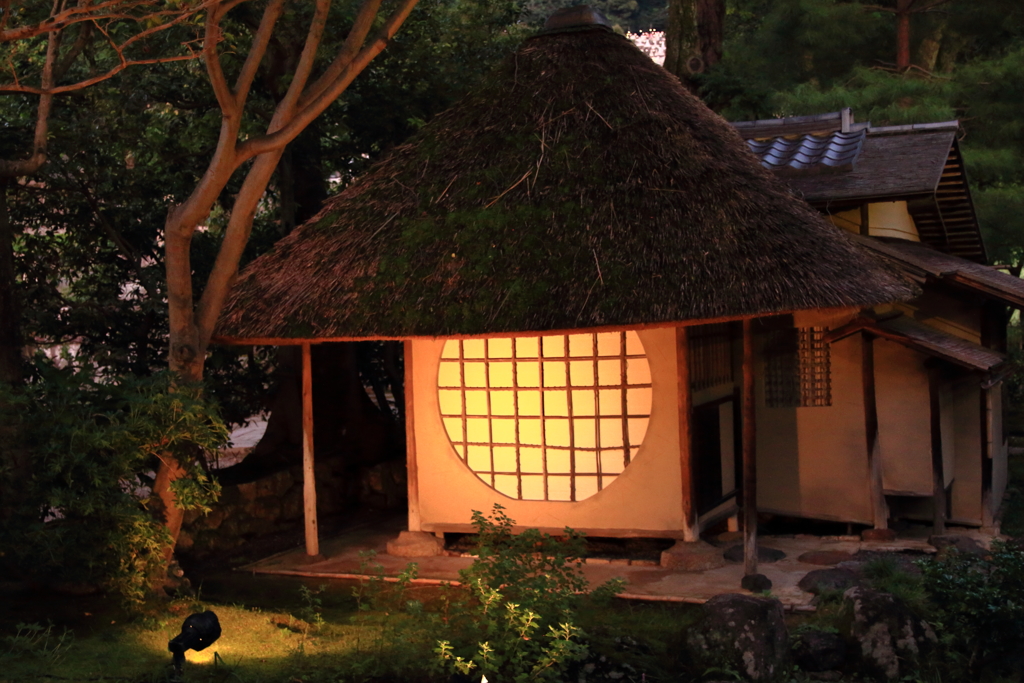 遺芳庵