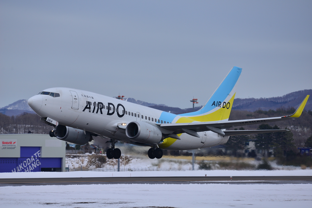 B737-700 / JA01AN / AIR DO / 函館空港