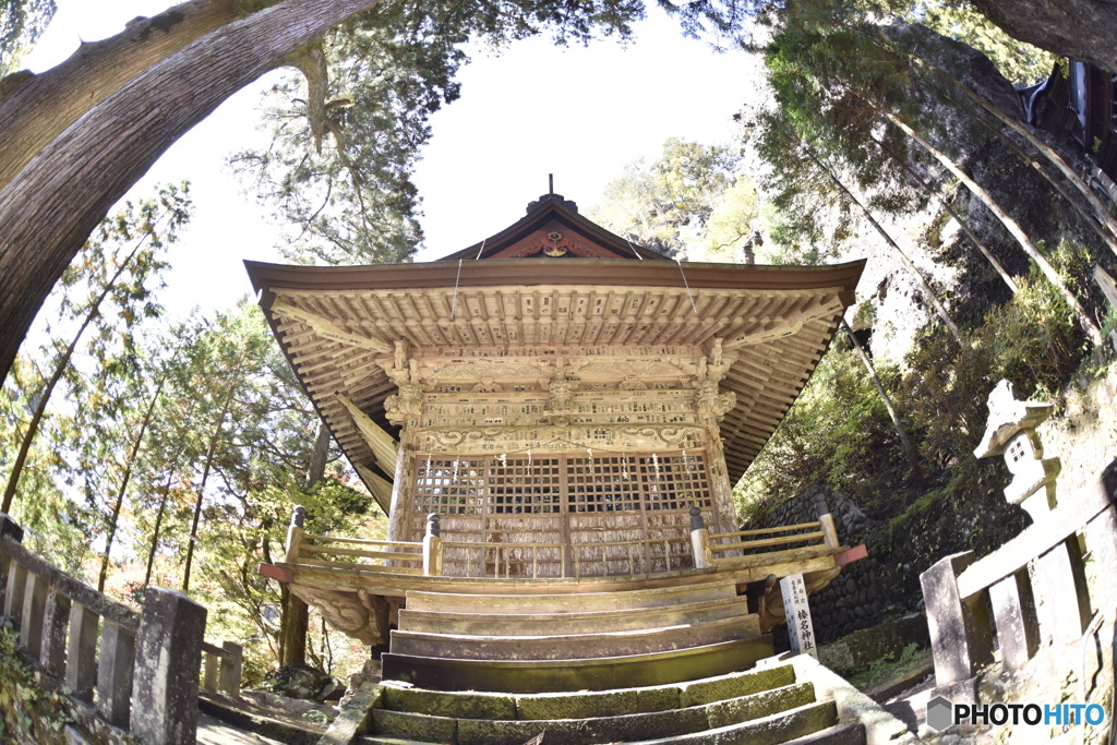 神々しい社殿